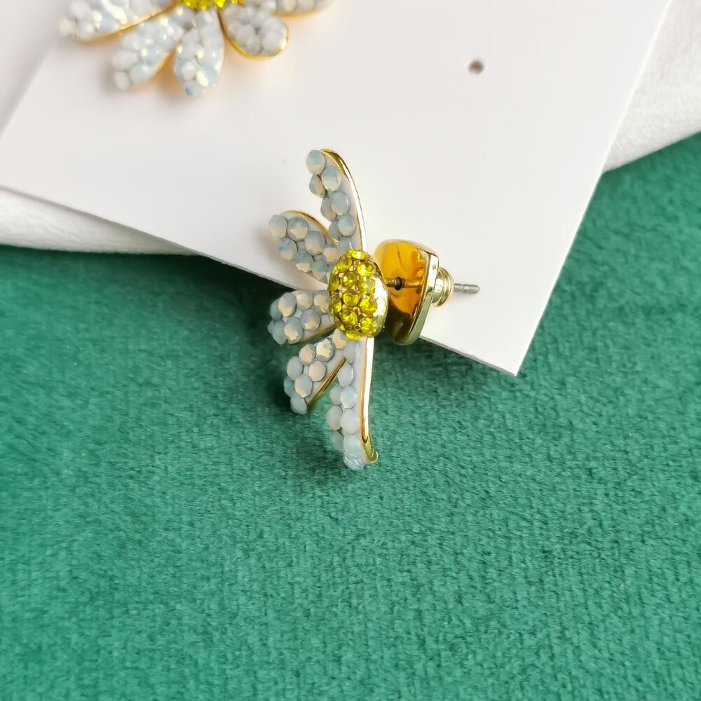 KATE SPADE Dazzling Daisy Gold Statement Stud Earrings NEW - Picture 3 of 3